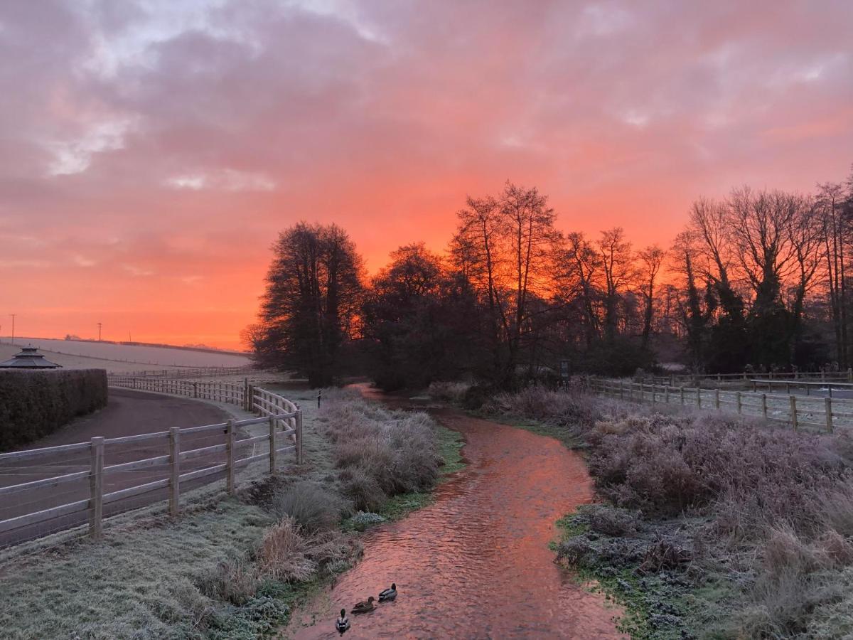 Tewinbury Farm Hotel Buitenkant foto