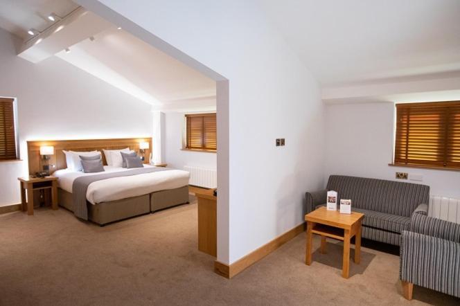 Tewinbury Farm Hotel Buitenkant foto