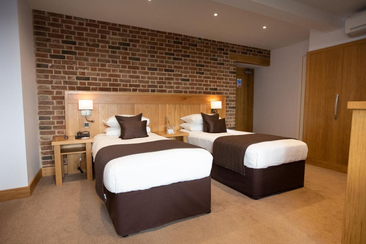 Tewinbury Farm Hotel Buitenkant foto
